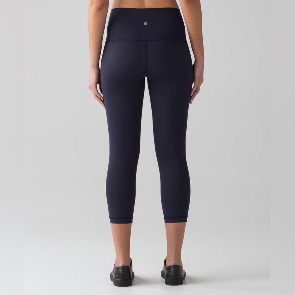 Lululemon Wunder Under Crop Leggings 21” Inseam Navy Size 8